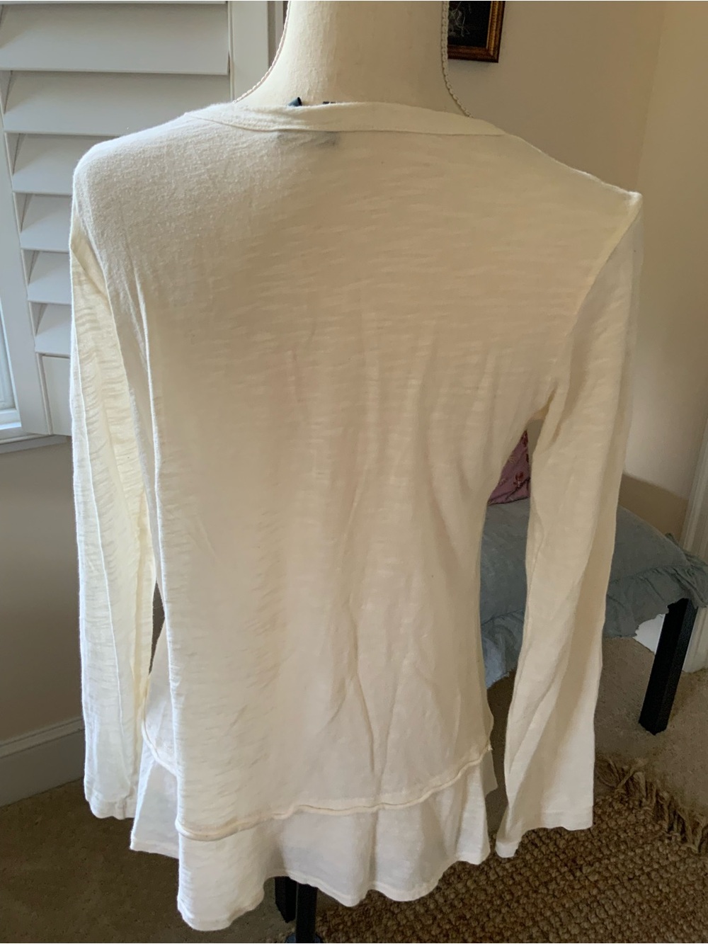 Anthropologie Left of Center Cream V-Neck Long-Sleeve Layered-Hem Top - Picture 3 of 6